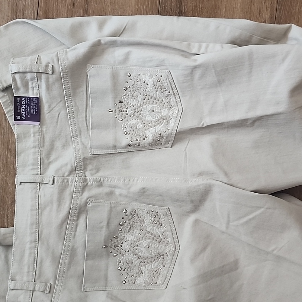 Gloria Vanderbilt NEW Beige Embroidered Amanda Jeans - Picture 2 of 5